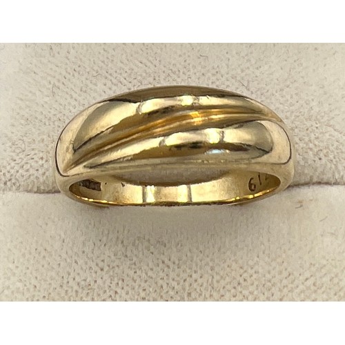 511 - A 9 carat gold ring, size O/P. Weight 3.2gm.