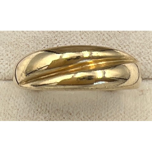 511 - A 9 carat gold ring, size O/P. Weight 3.2gm.