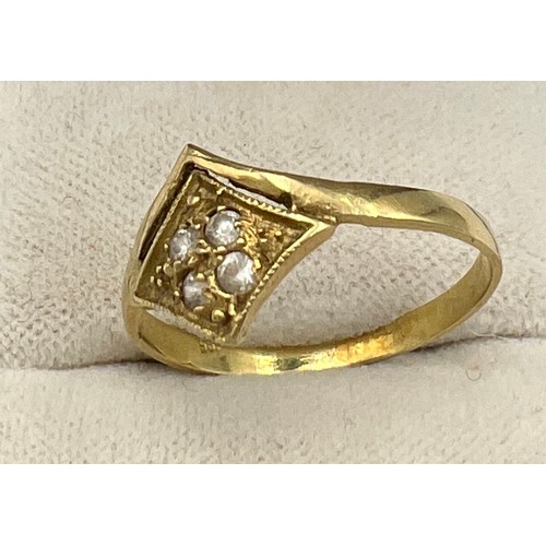 515 - An 14 carat ring set with diamonds. Size R. Weight 2gm.