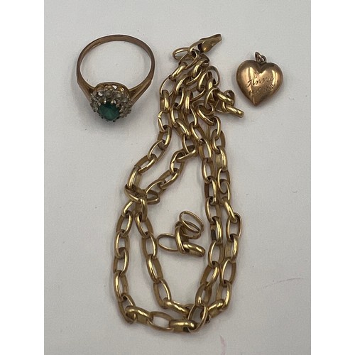 520 - A 9 carat gold chain necklace a/f, 9 carat gold cluster ring and a 9 carat gold heart. Total weight ... 