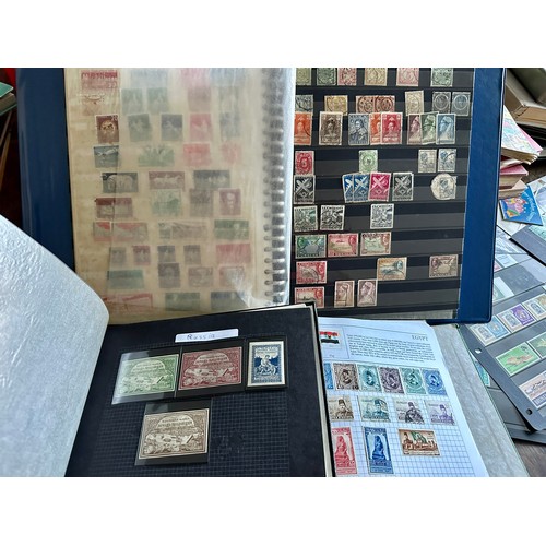 593 - A very  large collection of mainly world stamps.