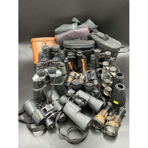 1035 - Collection of various binoculars to include Bushnell Powerview 10x50, Olympus 10x50 DPS with bag, Ze... 