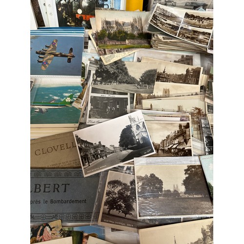 757 - A large collection of over 1200, 20thC postcards to include landmarks and scenes of Beverley (69), H... 