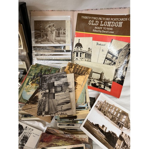 757 - A large collection of over 1200, 20thC postcards to include landmarks and scenes of Beverley (69), H... 