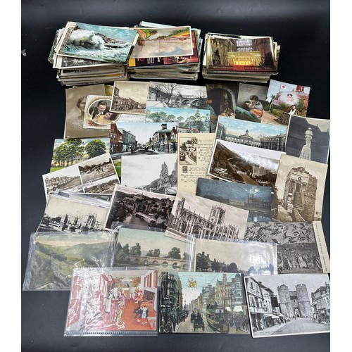 757 - A large collection of over 1200, 20thC postcards to include landmarks and scenes of Beverley (69), H... 