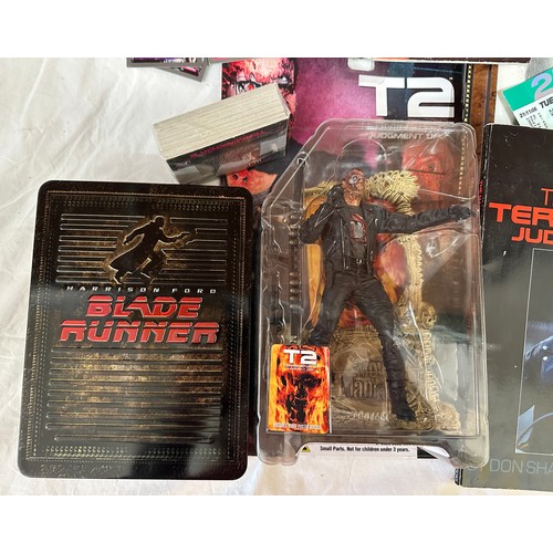 762 - Ephemera/toy to include Terminator 2 McFarlane Judgement Day figure, The Making of Terminator 2 book... 