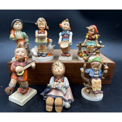 257 - A quantity of Goebel Hummel figures, to include 129 Band Leader, 185 Accordion Boy, 86 Happiness, 69... 