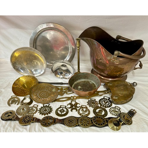 911 - A quantity of brass, copper and pewter ware to include three Keswick School of Industrial Art Firth ... 