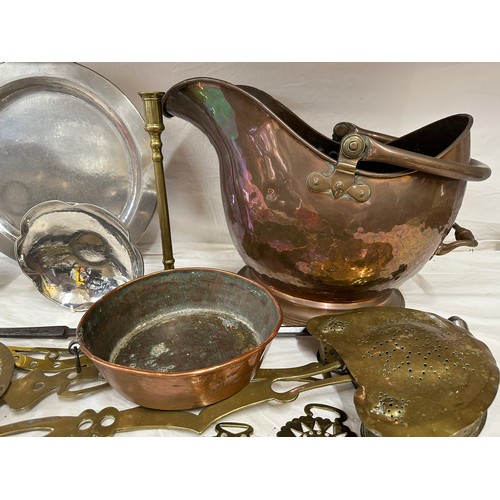 911 - A quantity of brass, copper and pewter ware to include three Keswick School of Industrial Art Firth ... 