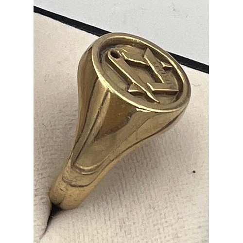 438 - A 9 carat gold Masonic ring, size T. Weight 10gm.