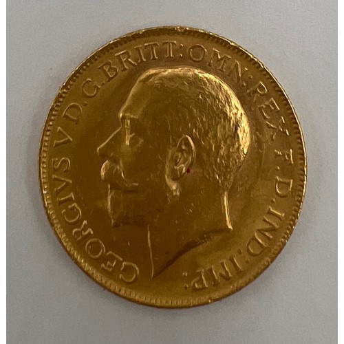 633 - A George V full gold sovereign 1919.