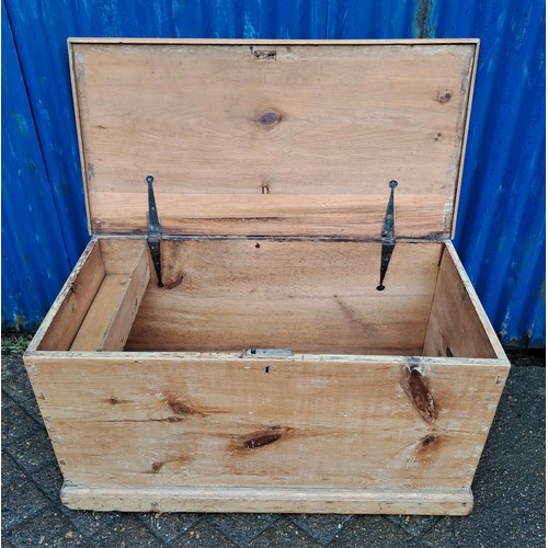 55 - A 19thC pine box, 94cm w x 47cm d x 48cm h.