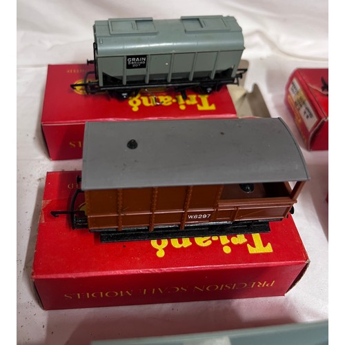 815 - A large quantity of Tri-ang railway Locomotives, Wagons and accessories to include R3 Electric Goods... 