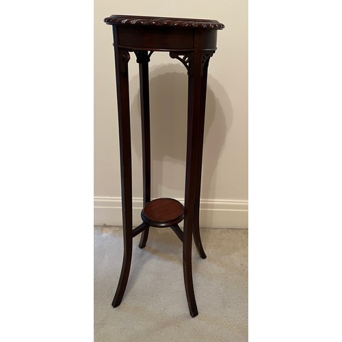 32 - Edwardian mahogany jardinière stand. 99cm h x 34cm d.