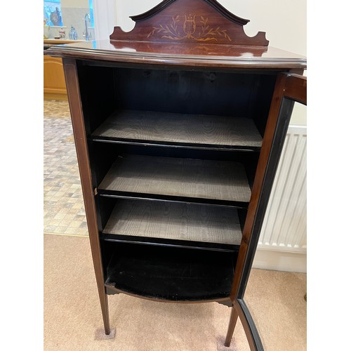 33 - An Edwardian mahogany inlaid single glazed door display cabinet. 115cm h x 54cm w x 40cm d.