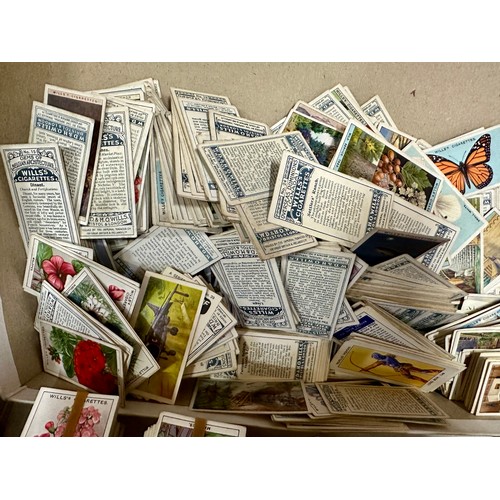 763 - A large quantity of cigarette cards:  Black Cat, Will's, various sets, etc. 10000+ cards.