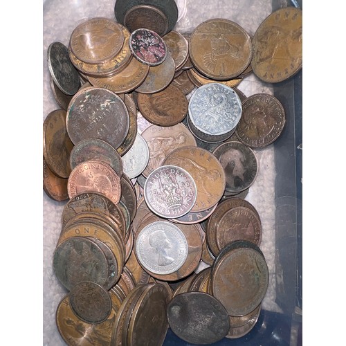 632 - A selection of mainly pre-decimal British coins to include some 1937 cased specimen coins (11 of 15)... 