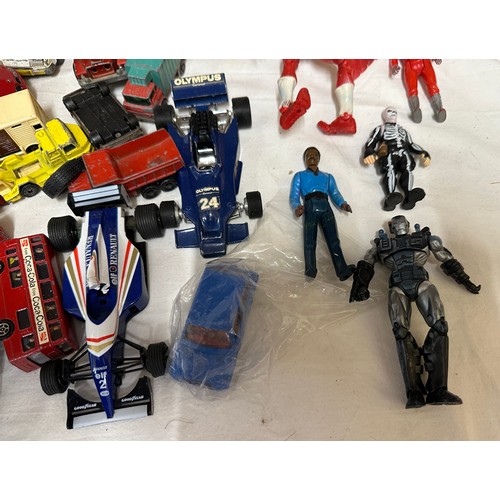 812 - A large quantity of diecast toys to include mostly Corgi and Matchbox vehicles, some Dinky, Tonka, M... 