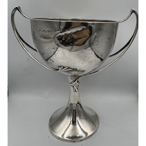 673 - A hallmarked silver cup. London 1925, maker Edward Barnard & Sons Ltd, 22.5cm h. Weight 609gm.