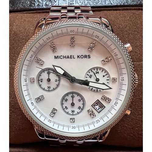 529 - A Michael Kors ladies wristwatch MK-5020 quartz wristwatch. Original box and instruction manual.