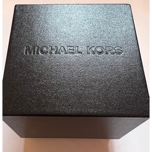 529 - A Michael Kors ladies wristwatch MK-5020 quartz wristwatch. Original box and instruction manual.