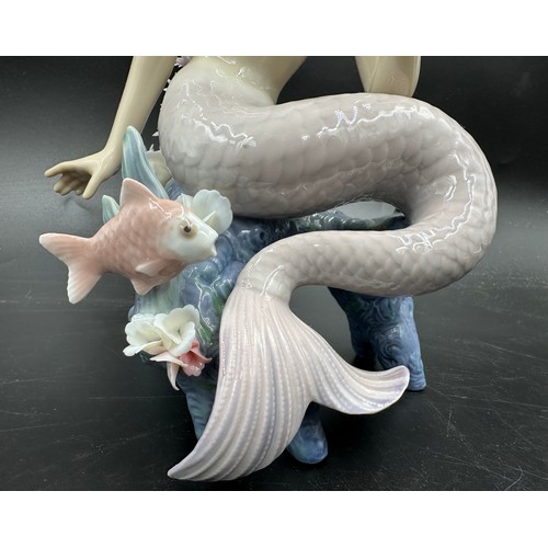 171 - Lladro figurine, Ocean Beauty 5785, with plinth and in original box approx 25cm h.