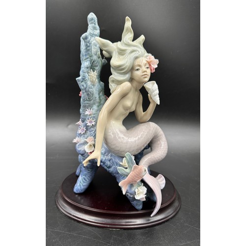 171 - Lladro figurine, Ocean Beauty 5785, with plinth and in original box approx 25cm h.