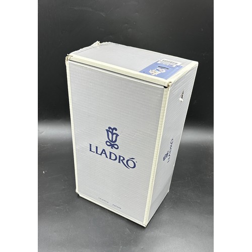 172 - A Lladro figurine  