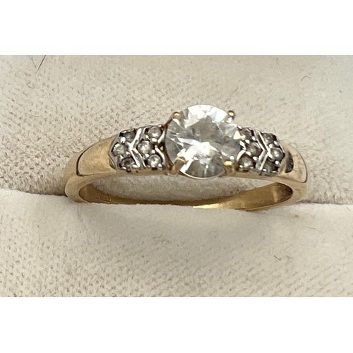 420 - A nine carat gold gem set ring, size Q, weight 1.9gm.