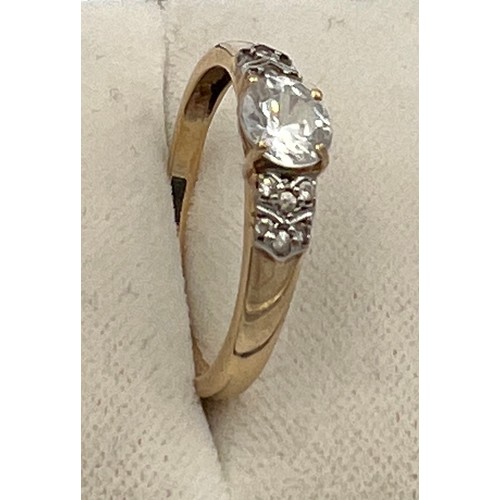 420 - A nine carat gold gem set ring, size Q, weight 1.9gm.