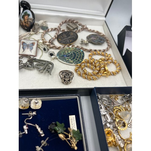 326 - Costume jewellery to include 19thC jet and ceramic pendant, brooches, earrings, Danish ring marked 8... 