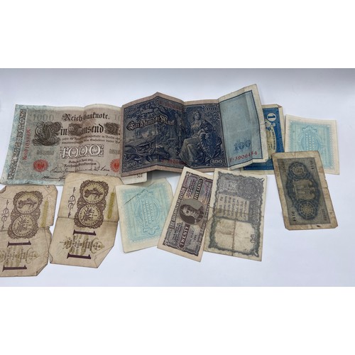 629 - Various world coins and bank notes to include Belgium, Dutch, Portuguese, Turkish and various other ... 