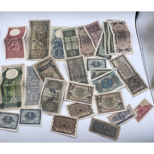 629 - Various world coins and bank notes to include Belgium, Dutch, Portuguese, Turkish and various other ... 