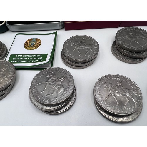 626 - A collection of mostly crowns to include a 1921 United States of America One Dollar, a two pound DNA... 