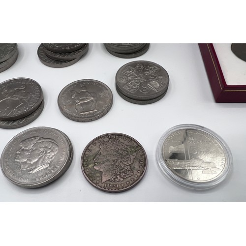 626 - A collection of mostly crowns to include a 1921 United States of America One Dollar, a two pound DNA... 