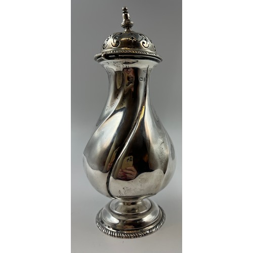 652 - A silver sugar shaker. Birmingham 1902. S W Smith & Co. 202gm.