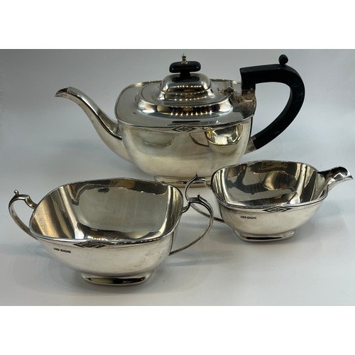 654 - A three piece silver tea service with ebony knop and handle. George Wish & Co Ltd. Sheffield 1932. 1... 