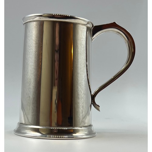 655 - A silver half pint tankard. J.B. Chatterley & Sons Ltd. Birmingham 1963. 192.4gm. 10.5cm h.