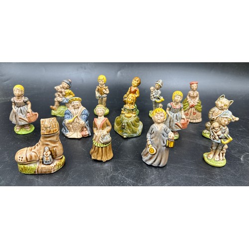 194 - Collection of Wade Whimsies to include Peter Pan collection, Nursery Rhyme series etc. (42)