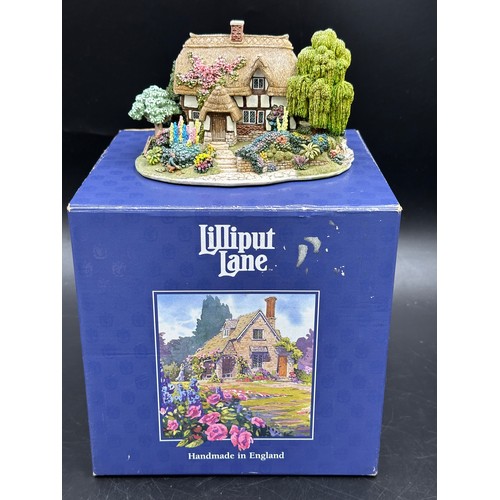 199 - Lilliput models to include Bowbeams, Through the Keyhole, Canterbury Bells and Medway Manor. All in ... 