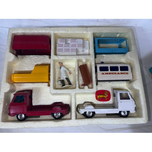 832 - Corgi - a boxed Constructor gift set, GS/24.