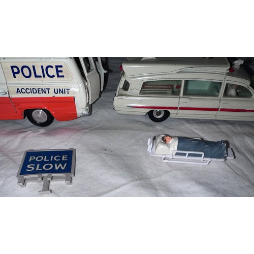 837 - Corgi and Dinky diecast vehicles to include Dinky 135 Triumph 2000, Dinky 343 Dodge, Corgi Lincoln C... 