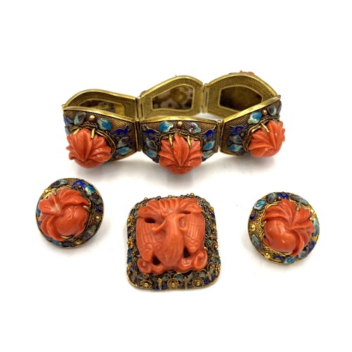 352 - A fine quality Chinese 14 carat yellow gold bracelet set with carved coral and enamel work with matc... 