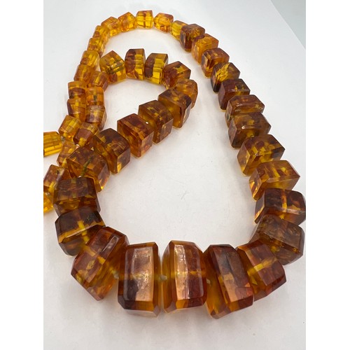 353 - An amber bead necklace 76cm l. Weight 145.9gm.