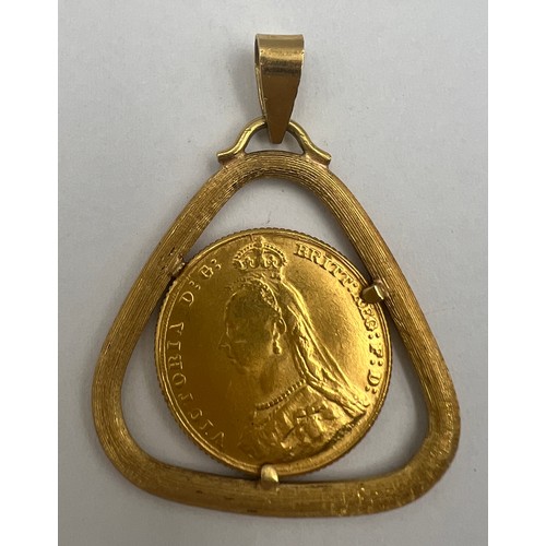 358 - A Victorian 1887 full gold sovereign set in an 18 carat yellow gold mount on suspension ring. Total ... 