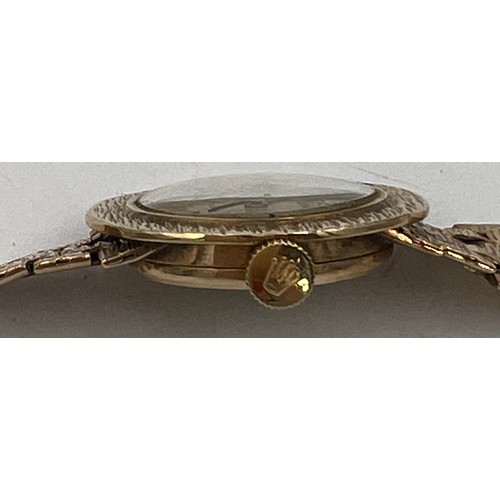 536 - A 9 carat gold cased ladies Rolex wristwatch with 9ct gold bracelet. 16cm l. Total weight 25.4gm.