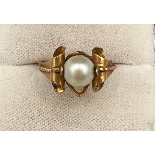 412 - A single cultured pearl ring set in yellow metal which tests as approximately 14 carat gold. Size N.... 