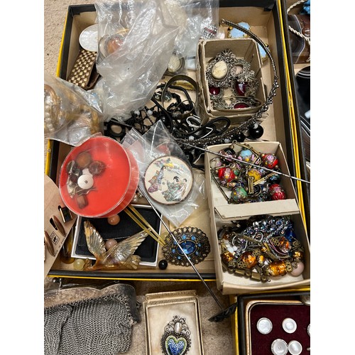 383 - An interesting miscellany to include Victorian/Edwardian jewellery, chain mesh bag, collar studs, ba... 