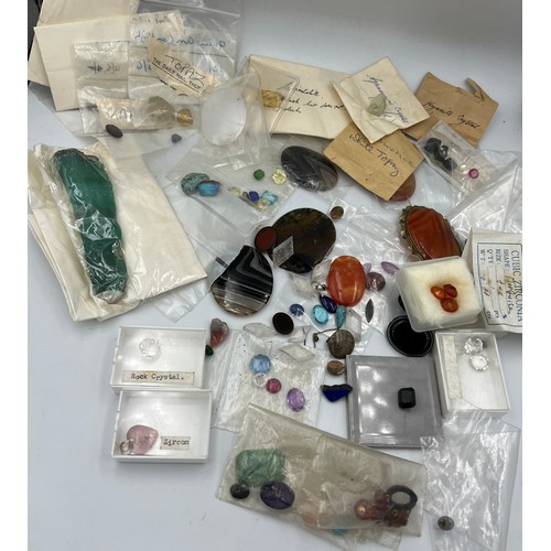 384 - A quantity of unmounted, mainly polished stones to include moss agate, white topaz etc.