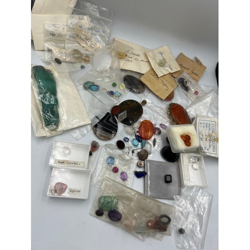 384 - A quantity of unmounted, mainly polished stones to include moss agate, white topaz etc.